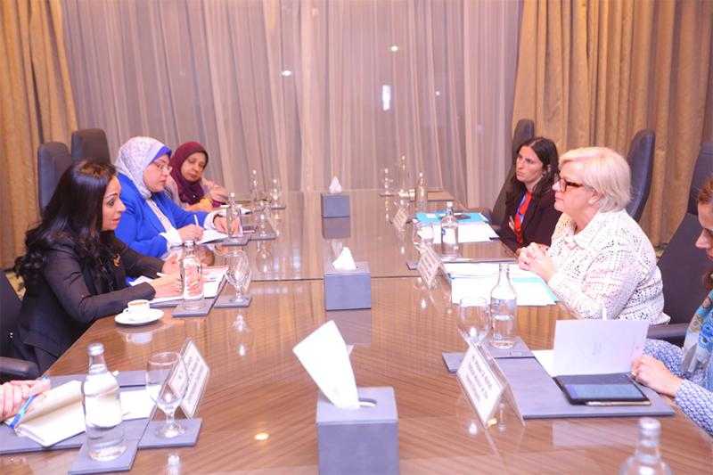 وزيرة التضامن الاجتماعي تلتقي وزيرة العمل والصحة والتضامن وشئون العائلة الفرنسية| صور