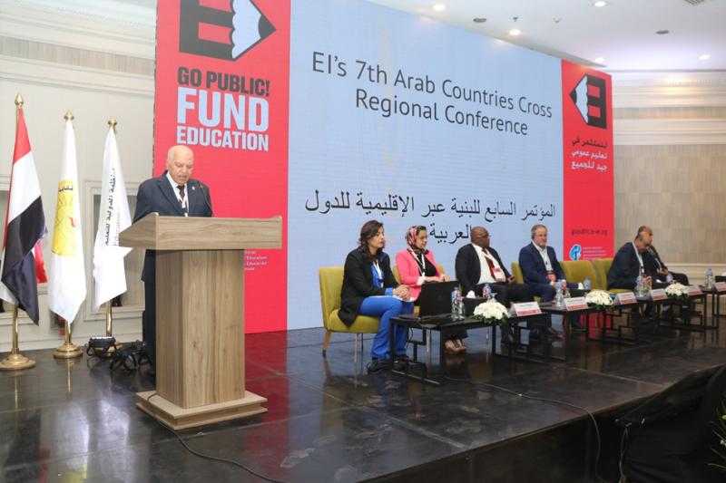 نقيب المعلمين: مصر واحة الأمان ومنبع العطاء واستقبلت 100 ألف طالب وافد بمدارسها الحكومية| صور