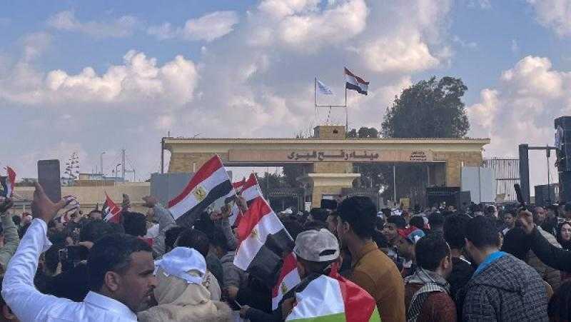 المصريون أمام رفح| مظاهرات حاشدة وتضامن شعبي من مختلف المحافظات ضد مخطط التهجير