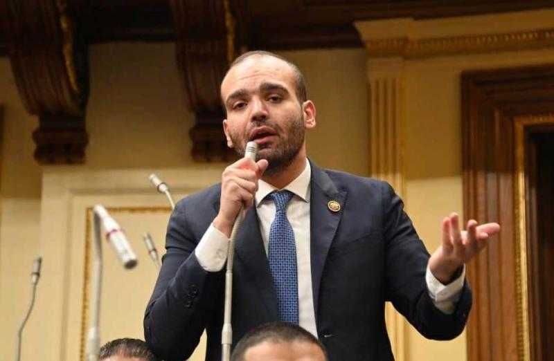 كريم السادات: زيارة ماكرون للعريش تؤكد أن مصر لاعب رئيسي لا يمكن الاستغناء عنه