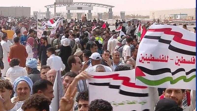مواطنون مصريون يخرجون في العريش دعمًا للقضية الفلسطينية ورفضًا للتهجير
