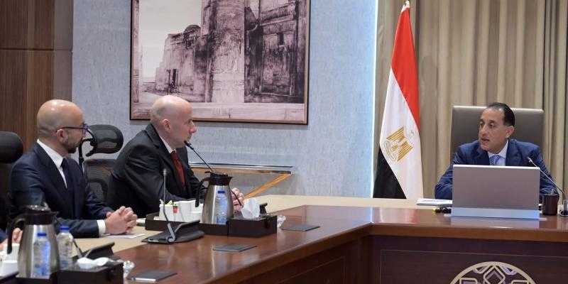 رئيس الوزراء يلتقي رئيس مجلس إدارة مجموعة ”4iG” المجرية لمتابعة سبل التعاون المشتركة