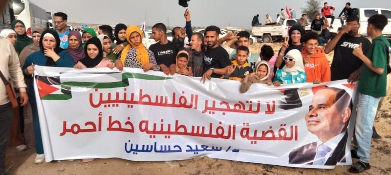 برفقه ”حساسين”: أهالي كرداسة يحتشدون أمام معبر رفح تحت شعار ”لا لتهجير الفلسطينيين”