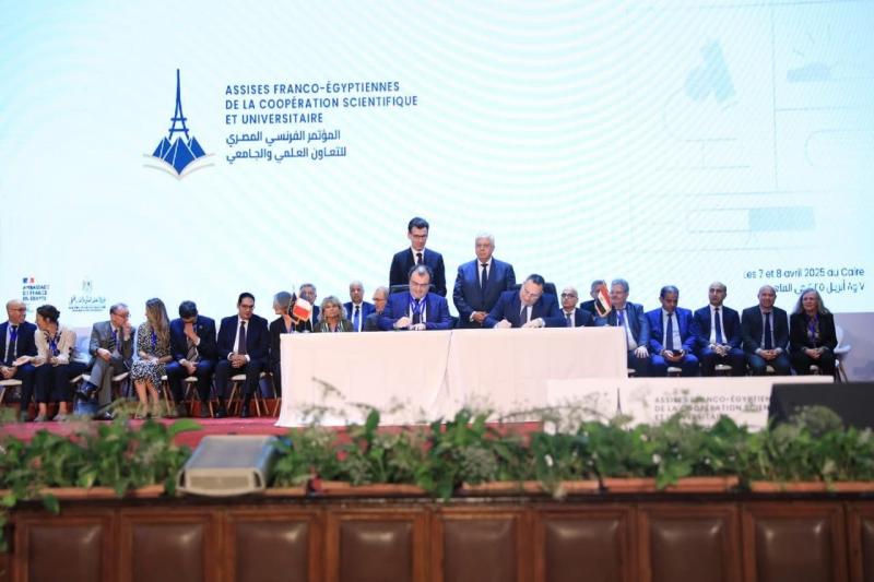 “التعليم العالي”: رئيس جامعة الإسكندرية يوقع خمس بروتوكولات تعاون مع جامعات فرنسية