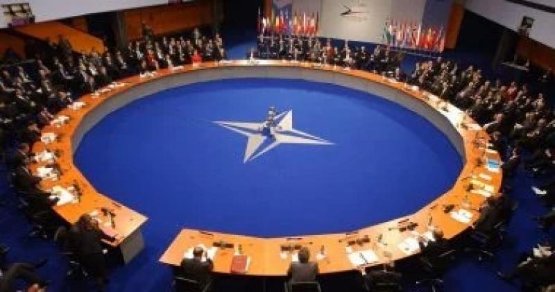 قائد ”الناتو” في أوروبا: تعزيز القوات الروسية وتحديثها يشكل تحديًا للحلف