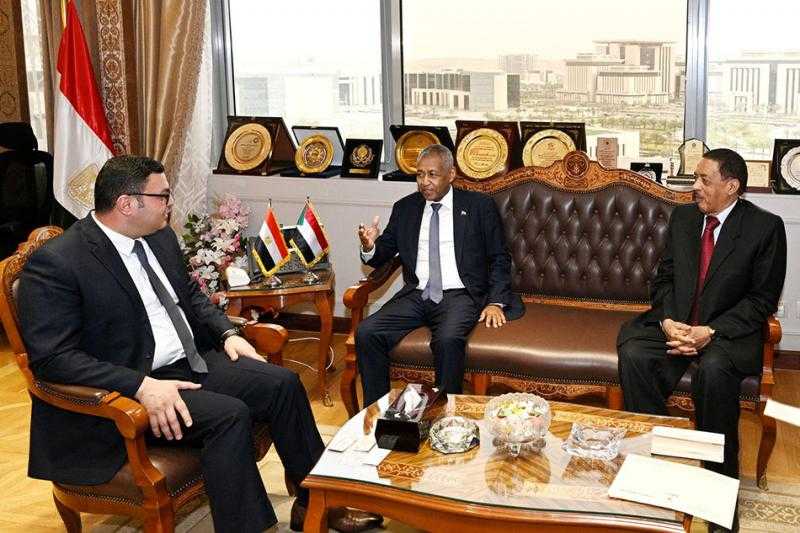 وزير الإسكان يستقبل السفير السوداني لبحث تعزيز فرص ومجالات التعاون