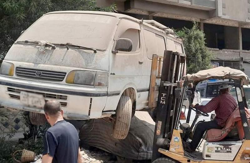 رفع 45 سيارة ودراجة نارية متروكة ومتهالكة من الشوارع بحملات مرورية