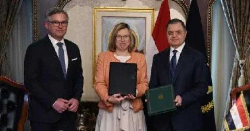 وزير الداخلية يستقبل مُفوض الهجرة والشئون الداخلية بالاتحاد الأوروبى