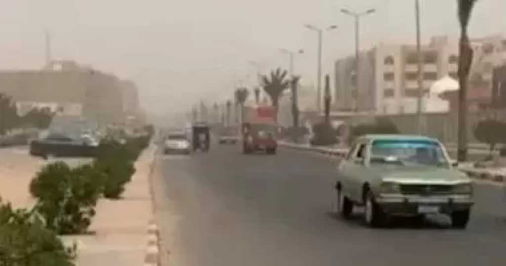 مع استمرار الرمال المثارة وتدهور الرؤية الأفقية.. الأرصاد تُطالب المواطنين بالالتزام بهذه التعليمات لتفادي الحوادث