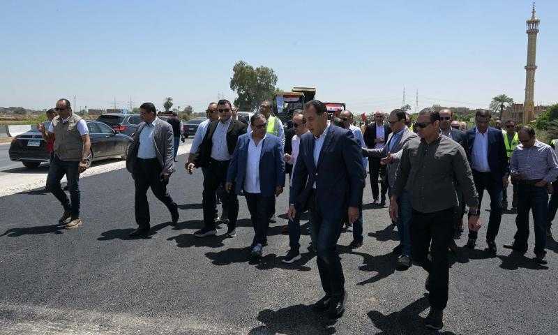 رئيس الوزراء يتفقد أعمال مشروع ازدواج طريق أسيوط/ ديروط الزراعي