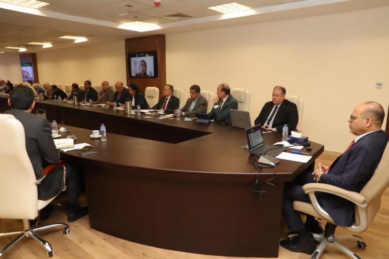 وزير العمل يفتتح ورشة عمل لمناقشة مشروع ”الملف الوطنى للسلامة والصحة المهنية”