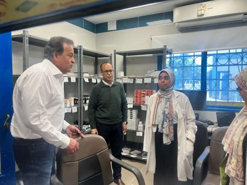 وزير الصحة يتفقد عددًا من المنشآت الطبية بمحافظة أسيوط.. نحرص على تحسين جودة الخدمات الطبية وتوفير الرعاية الصحية اللازمة لكافة المواطنين