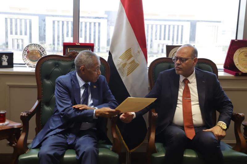 وزير العمل يستقبل السفير السوداني لدى القاهرة لبحث الملفات ذات الاهتمام المشترك