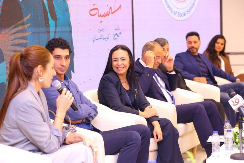 وزيرة التضامن الاجتماعي تكرم نجوم وصناع مسلسل ”لام شمسية”