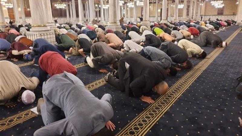 ما حكم عدم الخشوع في الصلاة؟.. أمين الفتوى يجيب