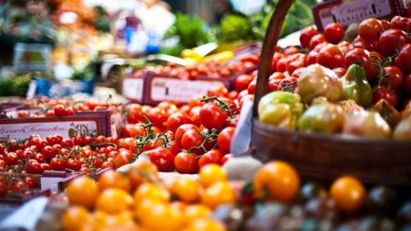 أسعار الخضروات والفاكهة اليوم الجمعة 11 - 4 - 2025