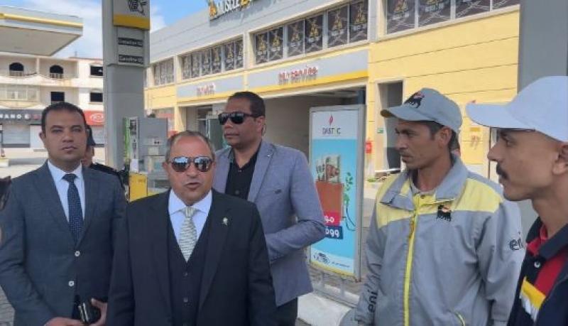 محافظ بورسعيد يتفقد محطات الوقود ويوجه بحملات يومية ورقابة مشددة