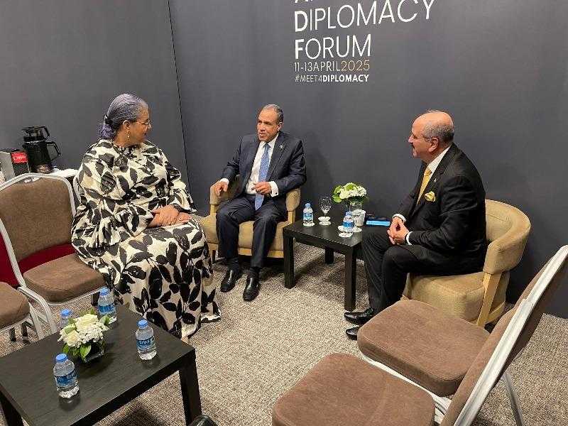 وزير الخارجية والهجرة يعقد لقاءً في أنطاليا مع نظيره التونسي والمبعوثة الأممية إلى ليبيا