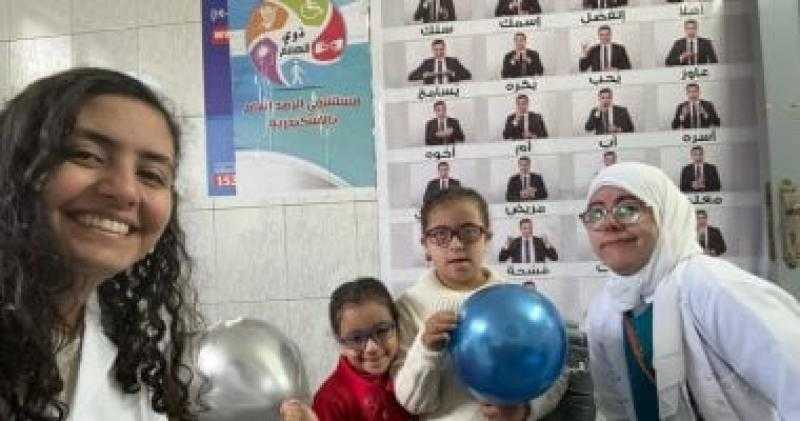 مستشفيات الإسكندرية تحتفل باليوم العالمي للتوحد وتتزين باللون الأزرق