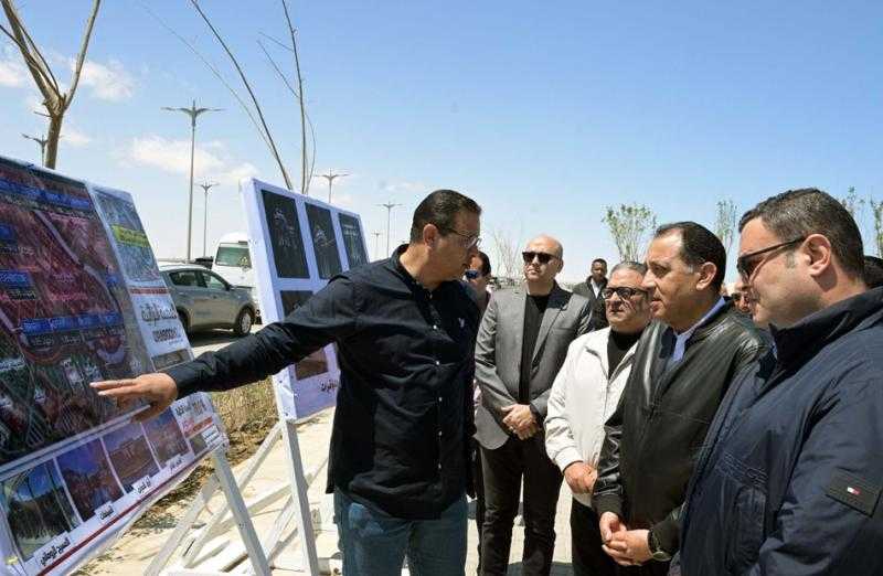 تم التعاقد مع شركات عالمية لإدارة الشقق الفندقية بالمشروع.. رئيس الوزراء يتفقد ”المدينة التراثية”