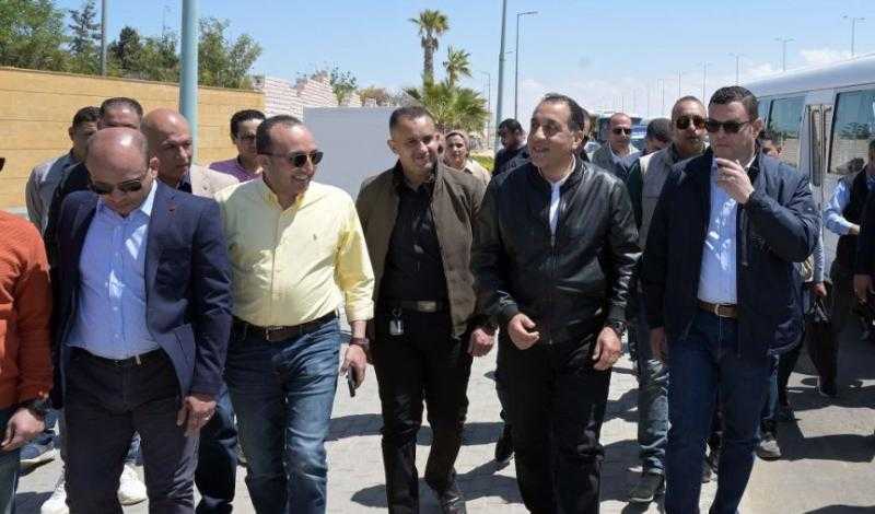 خلال جولته التفقدية بمدينة العلمين الجديدة اليوم.. رئيس الوزراء يتفقد مشروع ”مزارين” ونموذجًا لفيلا سكنية