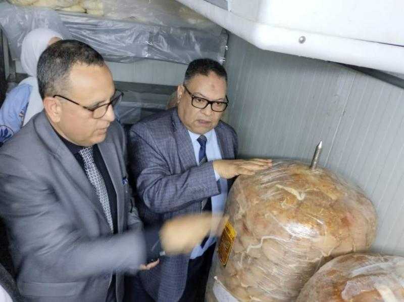 ضبط 2 طن السلع التموينية والبترولية في حملة بالدقهلية.. صور
