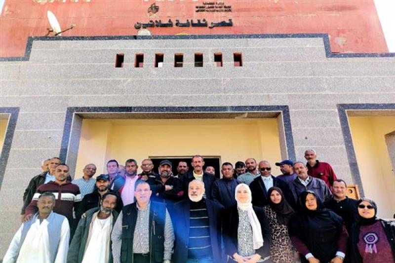 خط أحمر