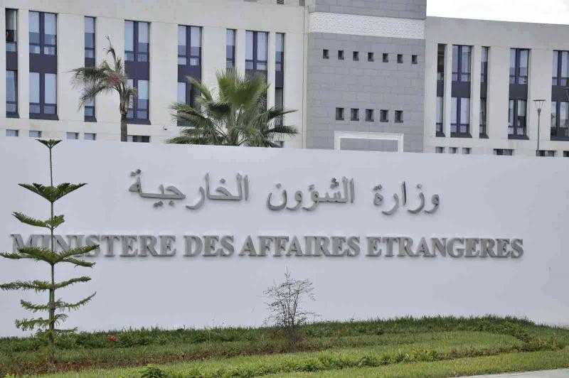 الخارجية الجزائرية تستدعي السفير الفرنسي احتجاجا على اعتقال أحد دبلوماسييها في باريس