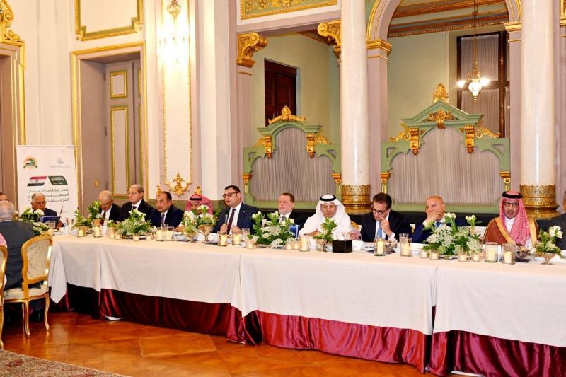 وزير الإسكان يُشارك في جلسة حوارية لوفد الغرف التجارية السعودية ومجلس الأعمال السعودي المصري| صور