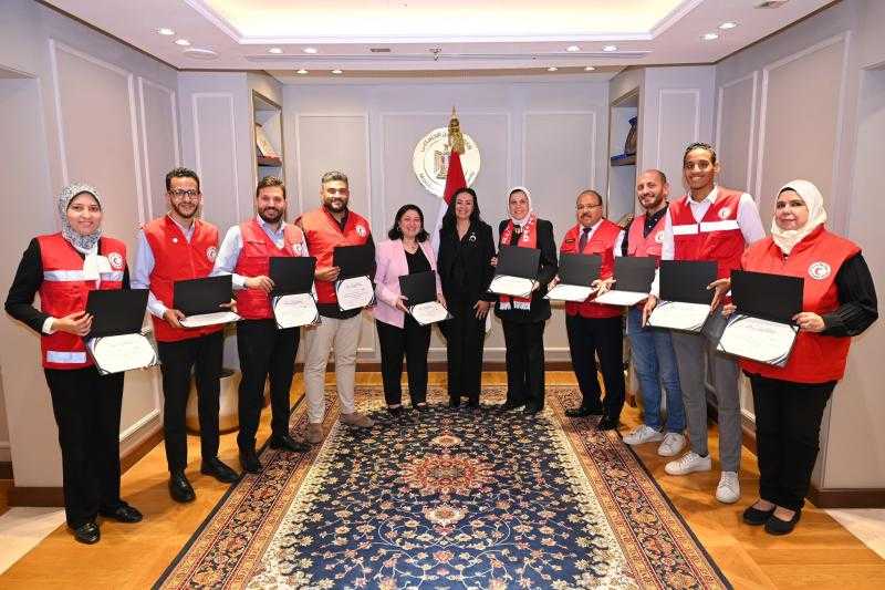 وزيرة التضامن تكرم فرق عمل الوزارة وقطاعاتها المختلفة القائمة على حملات ومراكز الإطعام خلال شهر رمضان