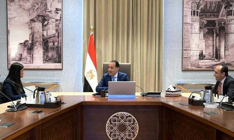 رئيس الوزراء يتابع مع وزيرة التخطيط والتنمية الاقتصادية والتعاون الدولي عددًا من ملفات العمل