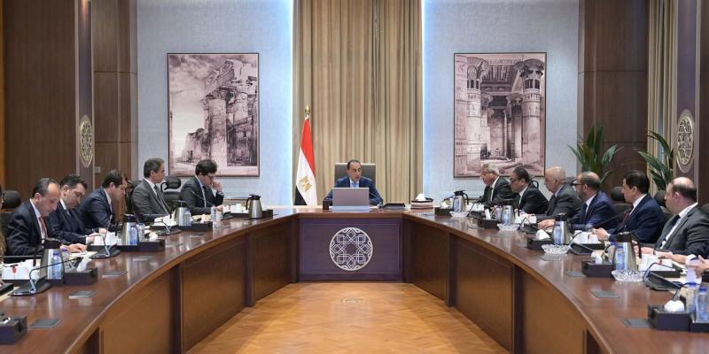 رئيس الوزراء يتابع جهود إتاحة تمويلات توفير مخزون من المنتجات البترولية