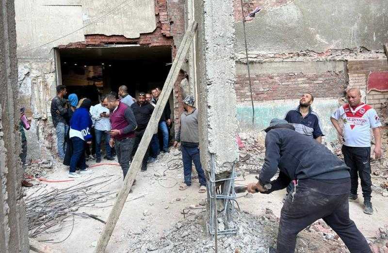 نائب محافظ القاهرة تُشرف على إزالة بناء مخالف في عين شمس
