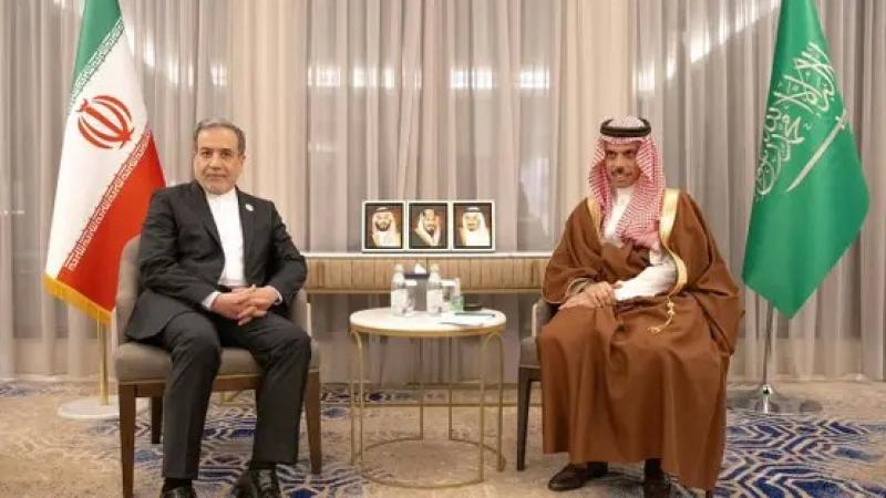 فيصل بن فرحان وعراقجى يبحثان تطورات الأوضاع فى المنطقة والجهود المبذولة بشأنها