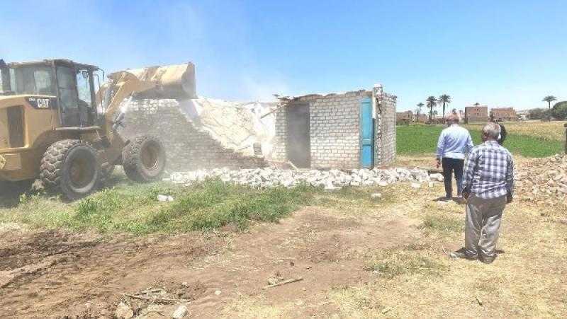 إزالة 35 حالة تعد على أراض زراعية وأملاك دولة في منفلوط والبداري بأسيوط