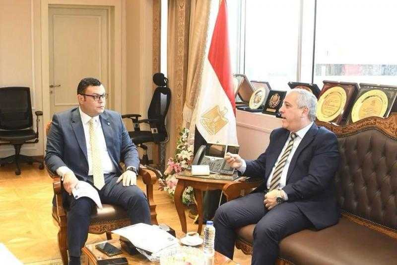 وزير الإسكان يلتقي رئيس الهيئة الوطنية للصحافة لبحث أوجه التعاون المشترك