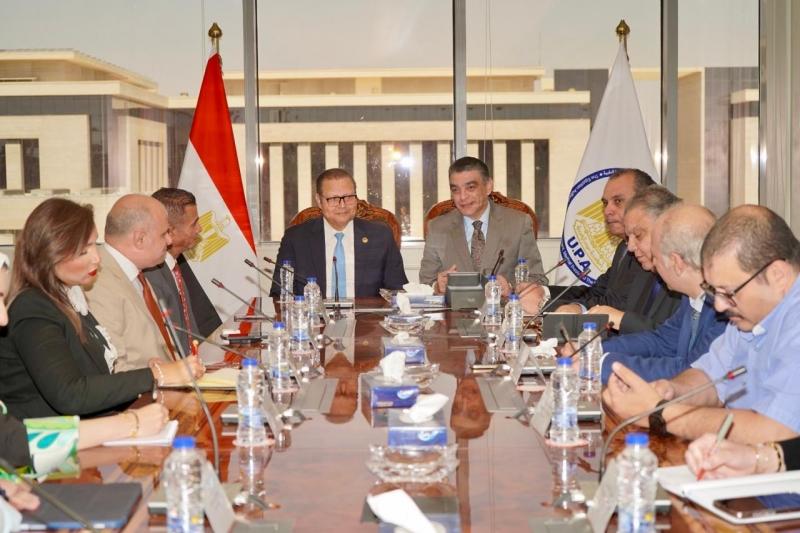 اجتماع موسع بين رئيس الهيئة للاعتماد والرقابة الصحية ورئيس الهيئة المصرية للشراء الموحد والإمداد والتموين الطبي