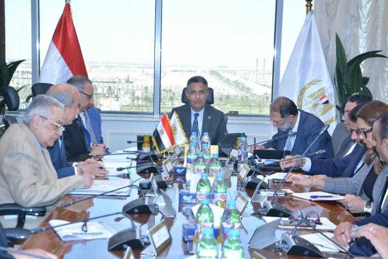 وزير التموين يترأس اجتماع اللجنة العليا للقمح.. ويوجه بتكثيف الاستعدادات وسرعة صرف مستحقات الموردين