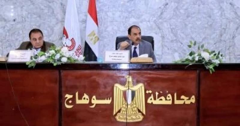 محافظ سوهاج يبحث استعدادات المحافظة لاستقبال أعياد القيامة وشم النسيم