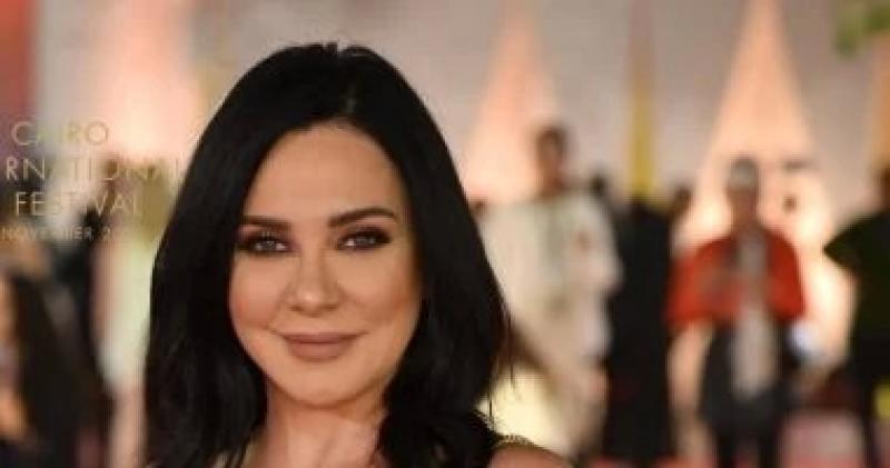 بيان لنقابة الفنانين السوريين: شطب سلاف فواخرجي لإنكارها جرائم بشار الأسد