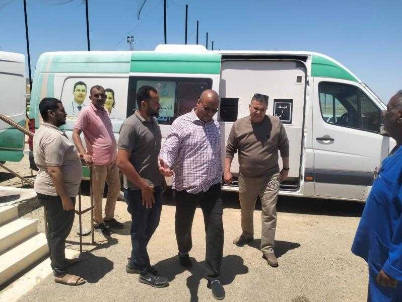 رئيس مدينة الشلاتين يتفقد قرية مرسى حميرة لمتابعة الخدمات المقدمة للمواطنين