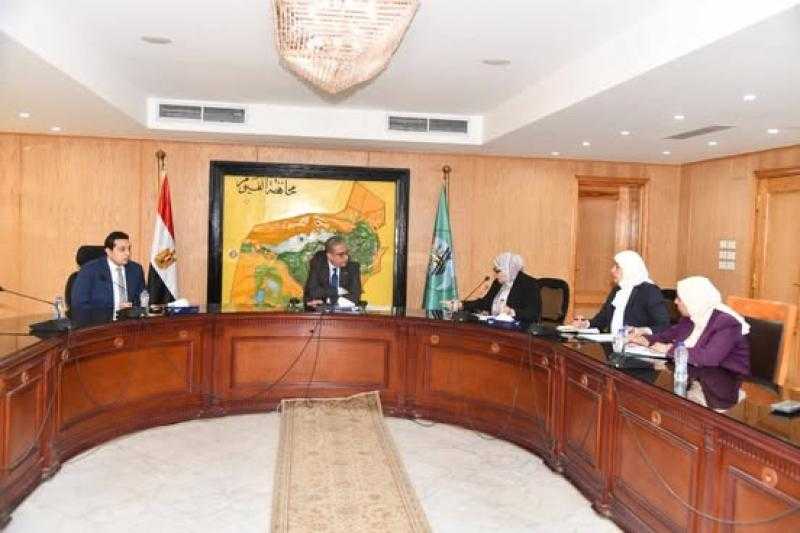 محافظ الفيوم يتابع نتائج التحاليل الدورية لمياه بحيرة قارون وآليات تنمية الثروة السمكية