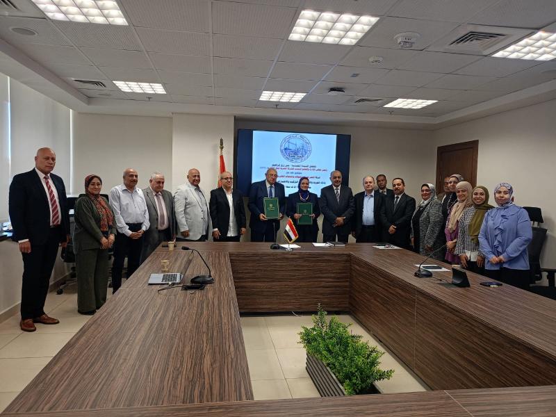 ”نقل الكهرباء” و”الماكو” توقعان عقدًا جديدًا لتأمين استقرار الشبكة القومية بالصعيد والقناة |صور