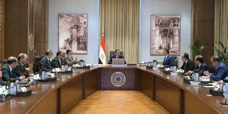 رئيس الوزراء يُتابع عددًا من ملفات العمل المشتركة بين وزارتي المالية والتموين|صور