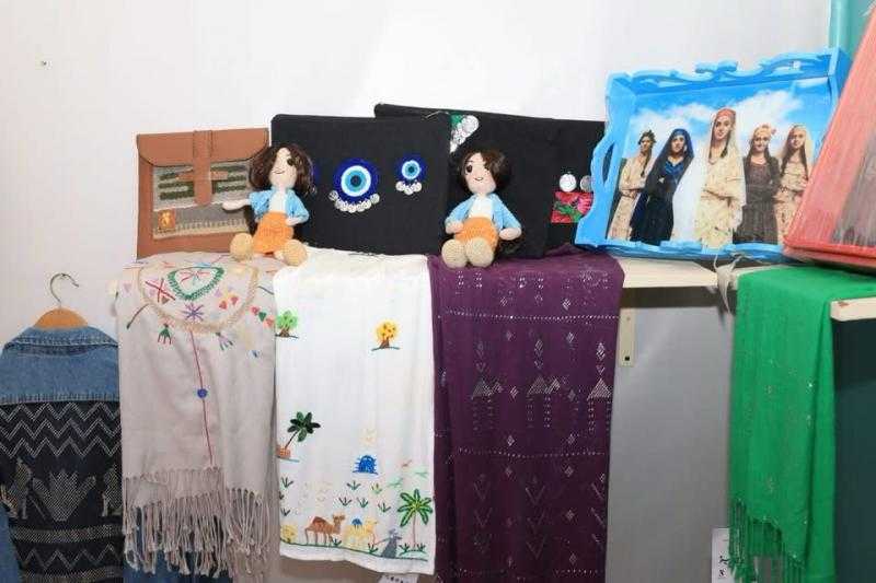 من داخل ”معرض ديارنا”.. مشغولات يدوية بالأيادي المصرية من مختلف الخامات في جناح القومي للمرأة | صور