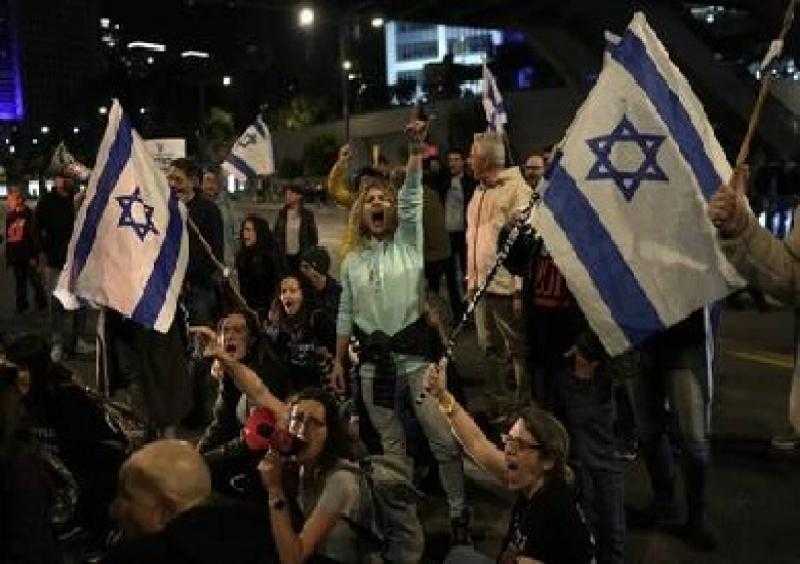 300 طيار في إسرائيل يطالبون بإعطاء الأولوية لإطلاق سراح الرهائن على الحرب