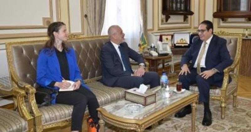 رئيس جامعة القاهرة يستقبل السفير اليوناني بمصر لبحث إنشاء درجات علمية مزدوجة