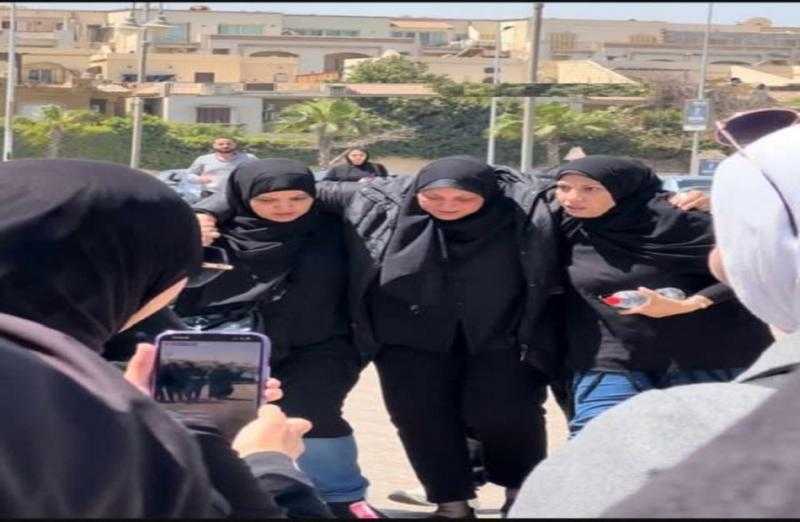 وصول جثمان الفنان سليمان عيد إلى المسجد الكبير بالشيخ زايد استعدادا لصلاة الجنازة