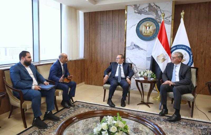 البترول تبحث مع «أديس» برامج عملها في أنشطة حفر الآبار الاستكشافية والإنتاجية