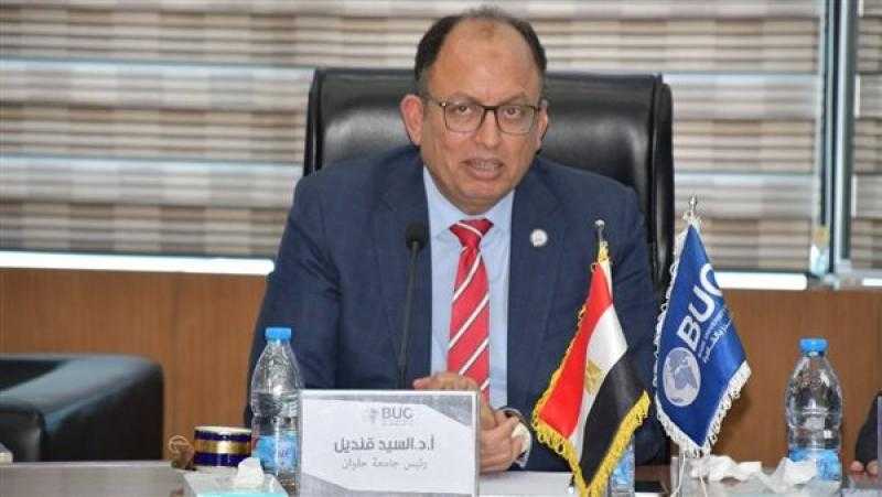 رئيس جامعة حلوان يجتمع باتحاد الطلاب لوضع خارطة طريق جديدة للأنشطة